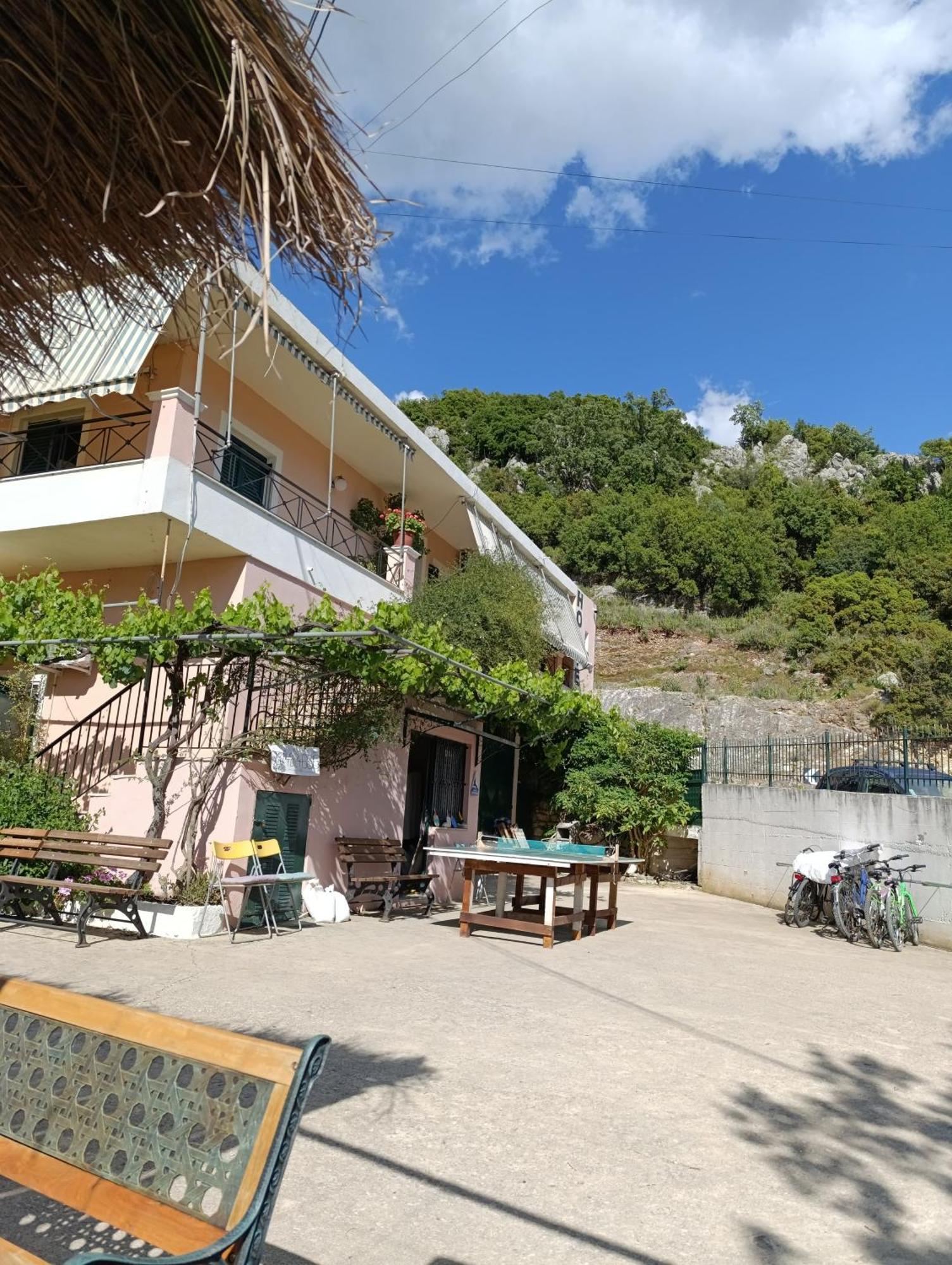 Oasis Hostel Himarë Exterior foto