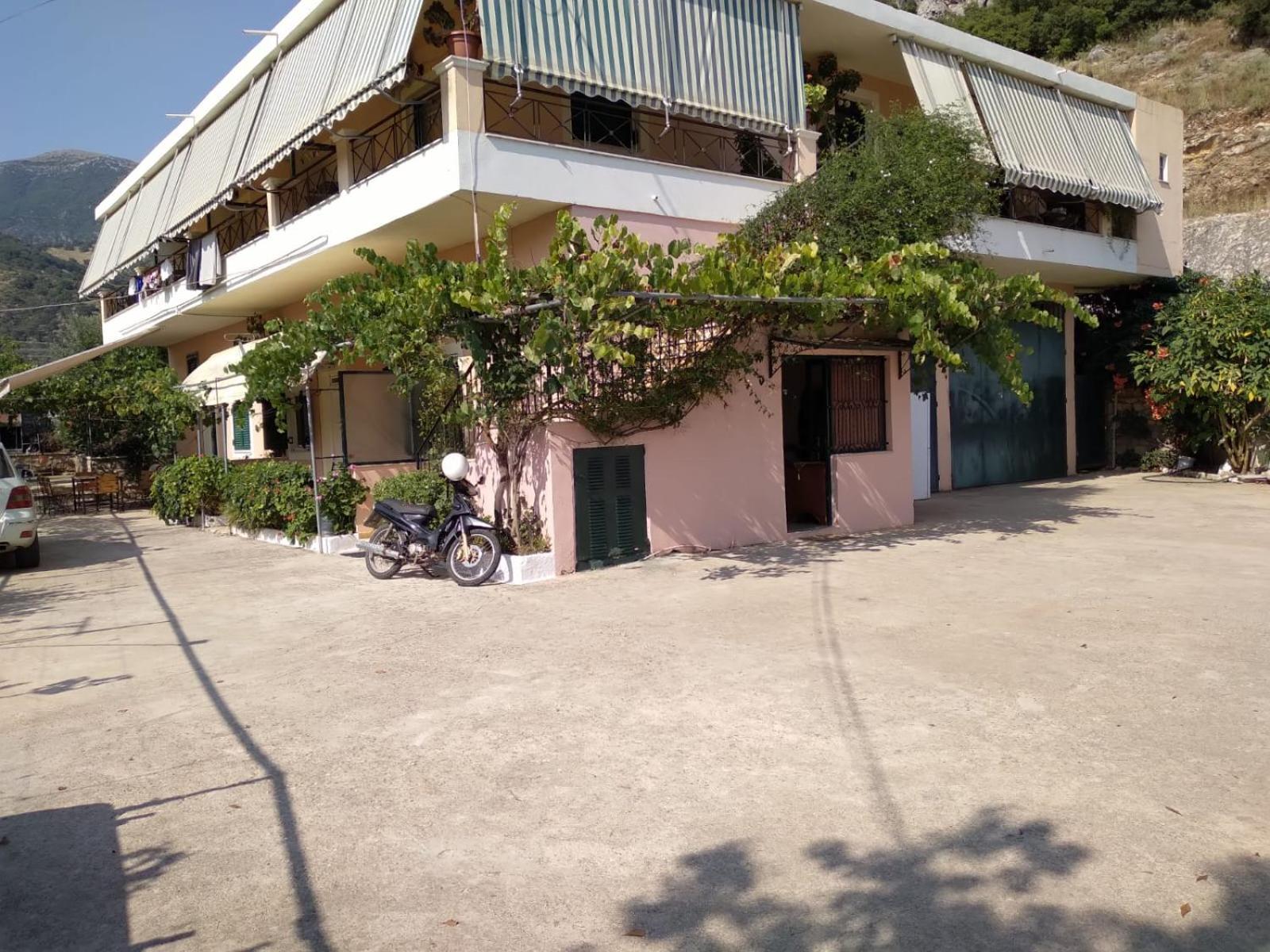 Oasis Hostel Himarë Exterior foto